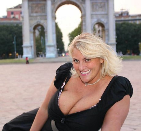 Laura Leonardi star naked archive