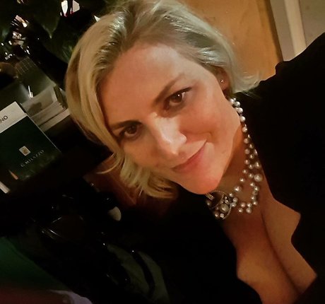 Laura Leonardi pretty pornstar gallery