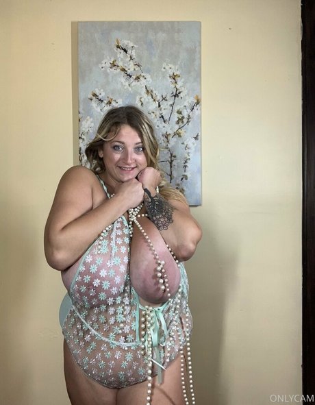 curvy shemale onlyfans hot nude photo