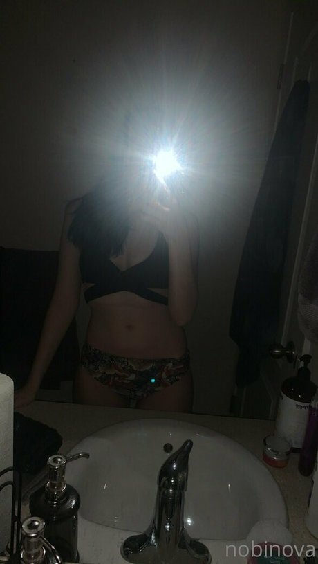 nobinova model hot img