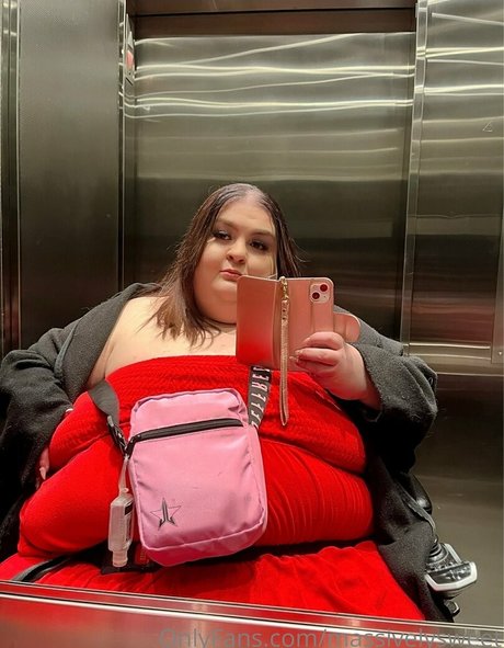 massivelysweet model nice picture