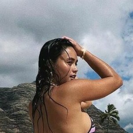 eating onlyfans hot image