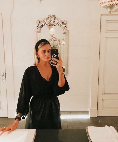 hanging tits onlyfans hot photos