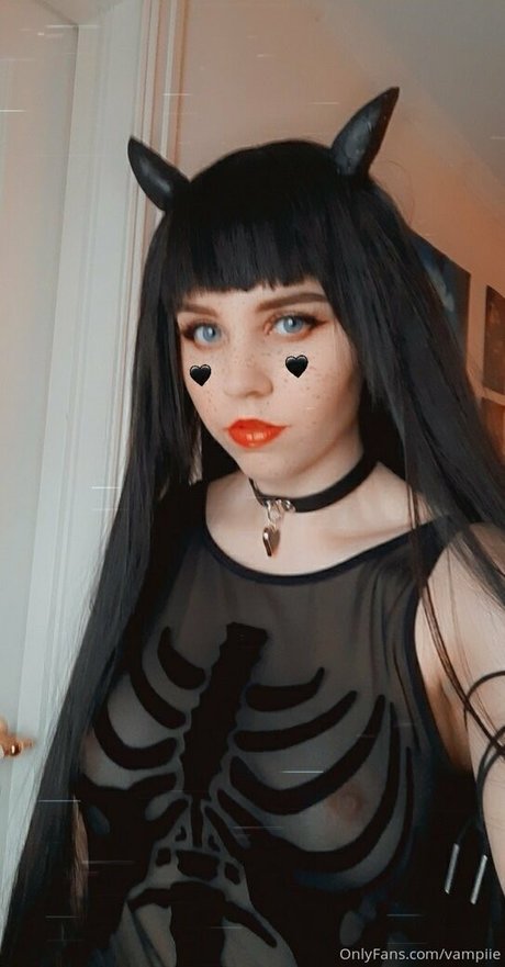 vampiie hot actress galleries