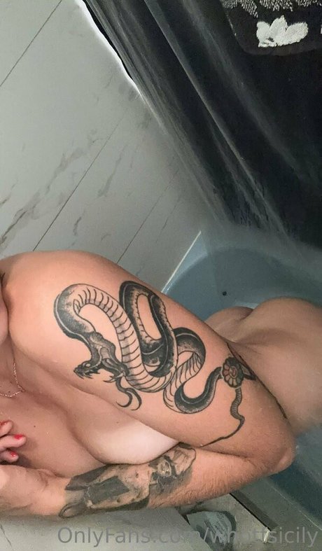 whotfsicily hot model image