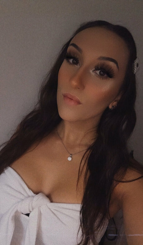 chatting onlyfans erotic images