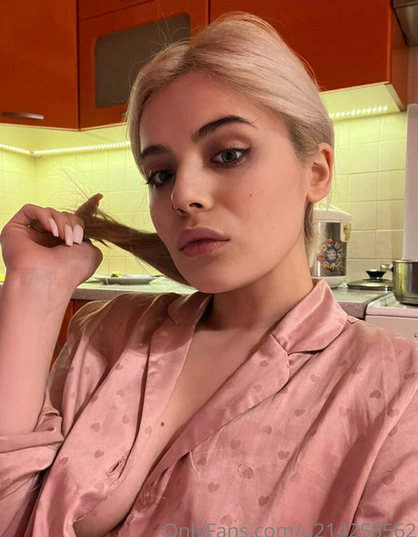 thedakotaa hot star images