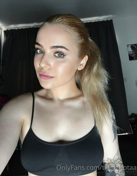 thedakotaa free pornstar image