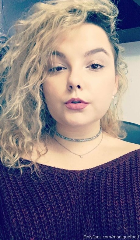moniiquefox pornographic model photo