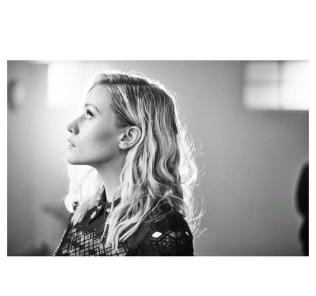 Olivia Taylor Dudley sexy model photo