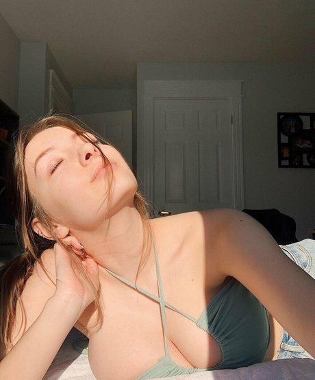 pink hair onlyfans hot sexy image