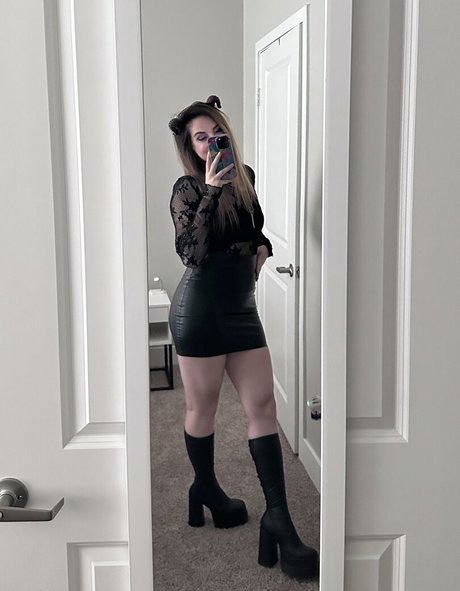 Sloane Wolf model beautiful galleries