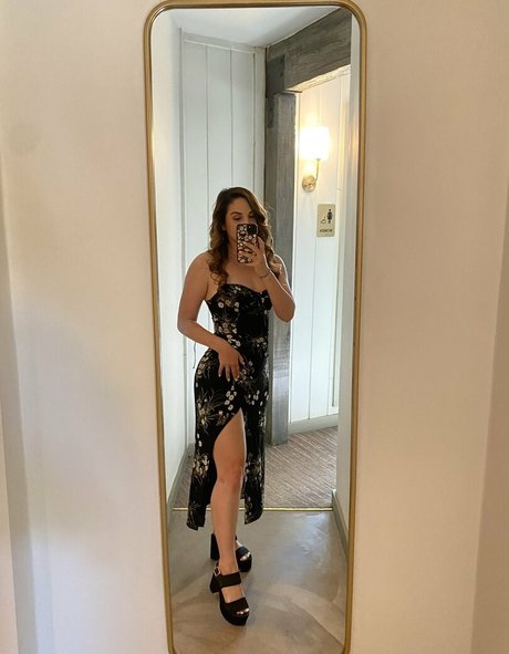 Sloane Wolf sexy star image