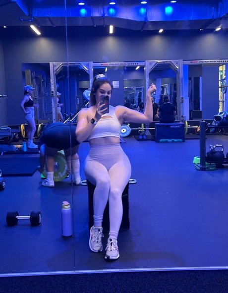 Sloane Wolf adult model pics