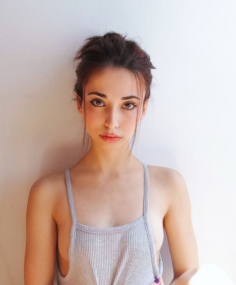 Lucrelisa beautiful actress img