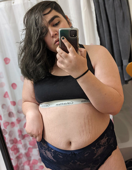 oliviadarkk nude model pictures