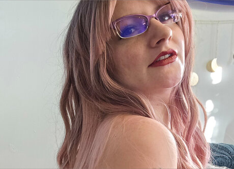 Pedi Petite model nude galleries