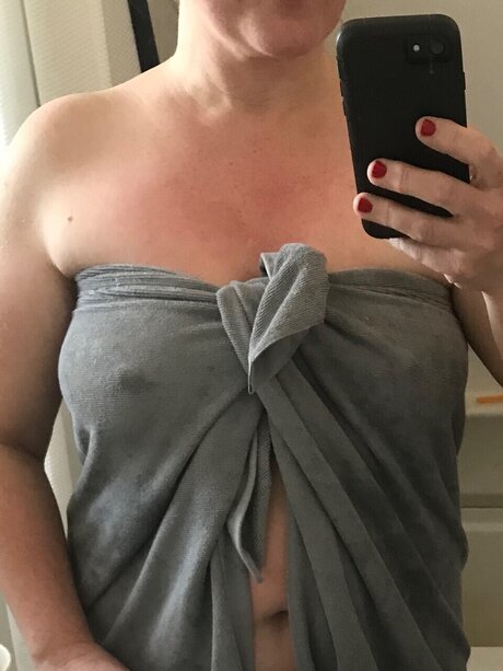 FarmFun nude actress archive