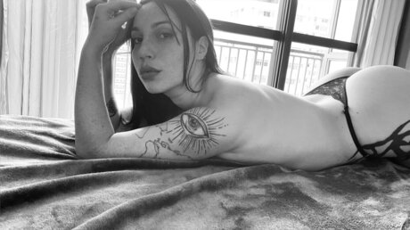 mari freckled model art pics