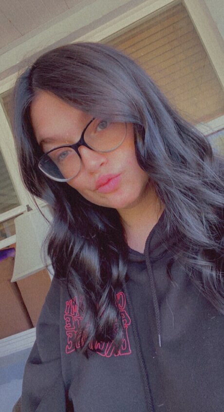 Selfishbrat22 model porn archive