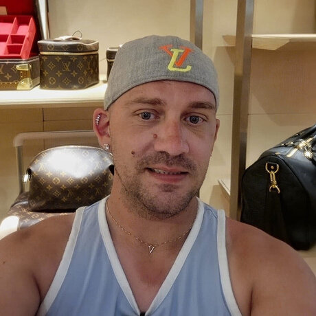 KyHouseHusband pornographic star picture