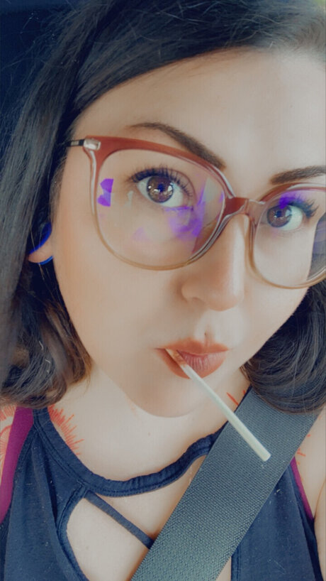 SweetNicole adult model pics