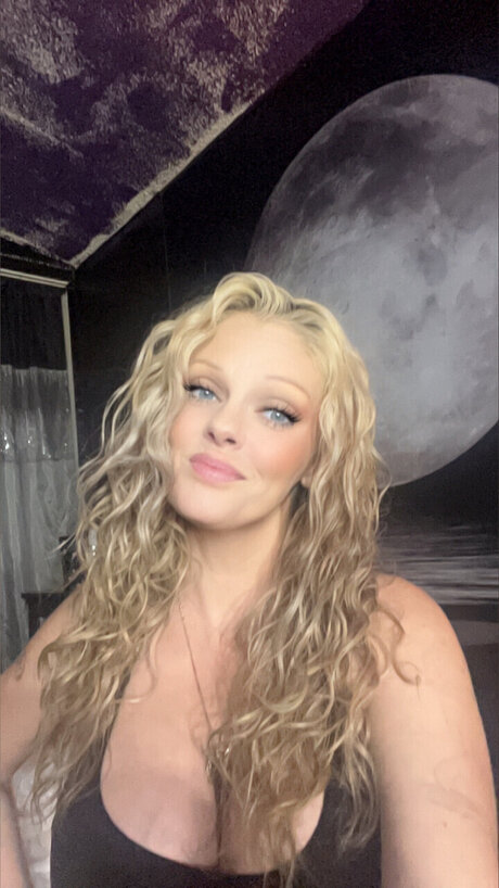 Reagan model pretty pictures