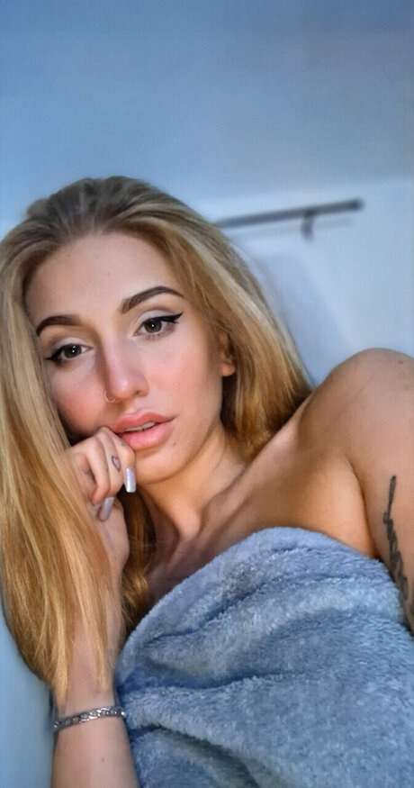 Candi Plush model adult photos