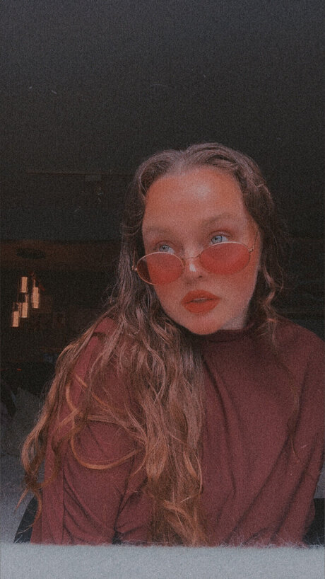 LYN ROMA sexy star pictures