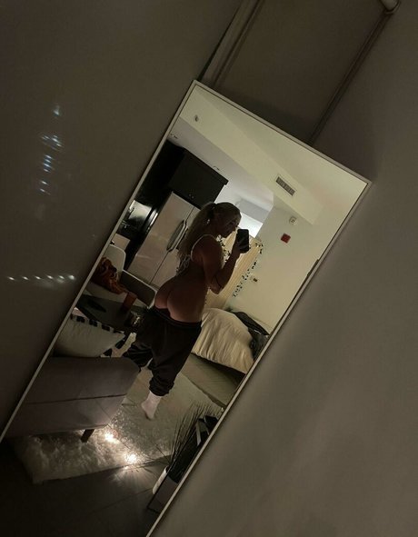 Melanie Doulik pornstar erotic image