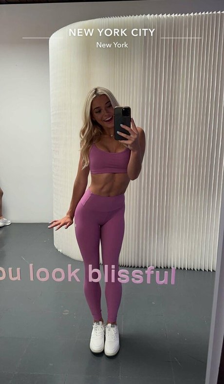 busty mom onlyfans nude pics