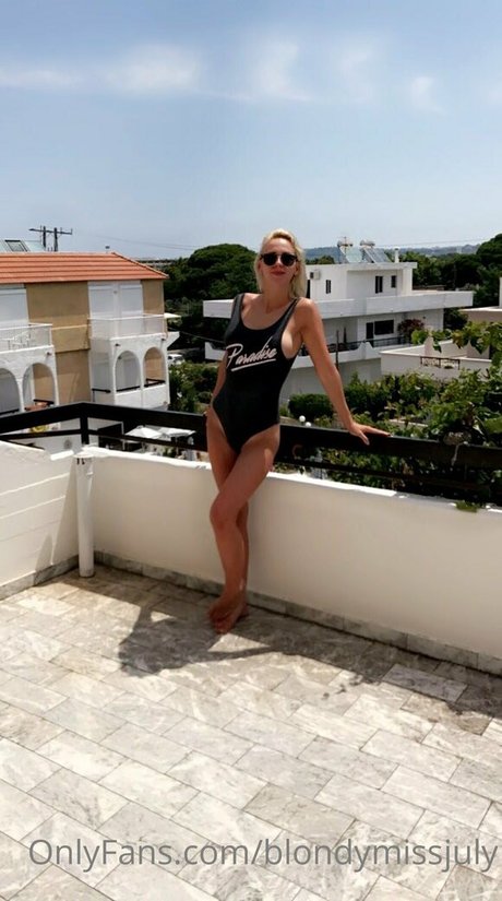 blondymissjuly pornstar nude archive