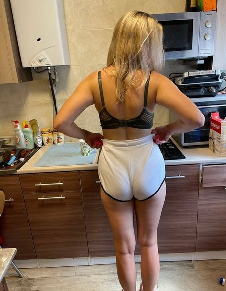 anna bellla model perfect image