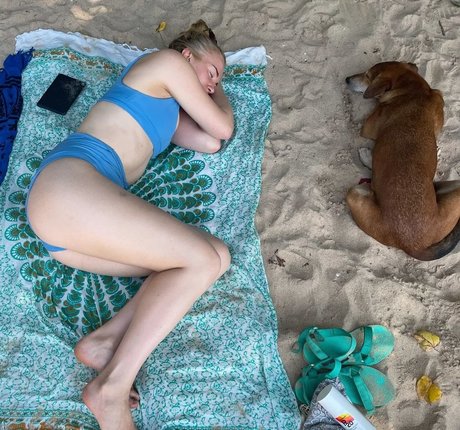 Maddie Moate model art archive