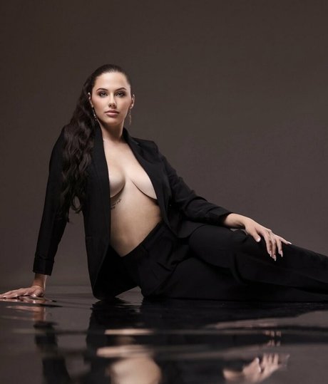 Taysia Lou Eckinger model free img