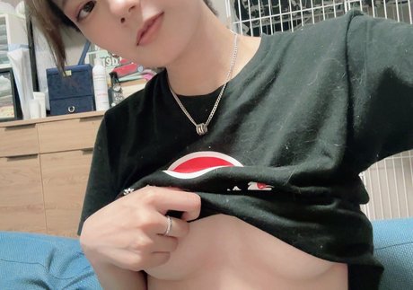 menmenman 39 adult model image