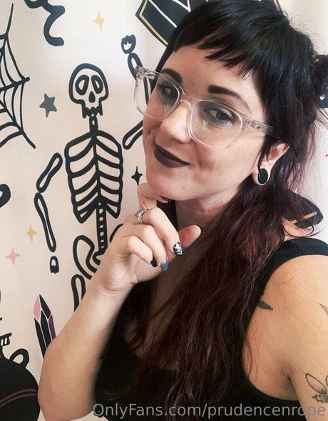 prudencenrope model pornographic picture