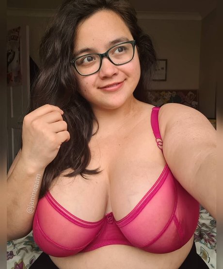 janineaam naked pornstar pics