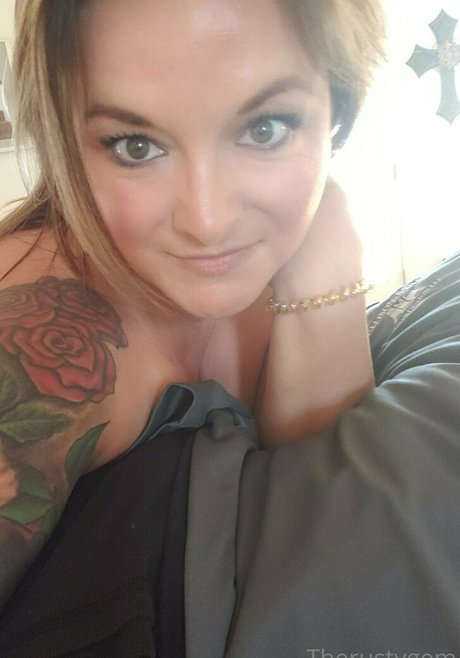 TheRustyGem naked model photos