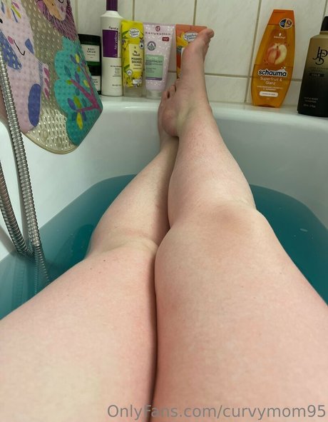 curvymom95 top model img