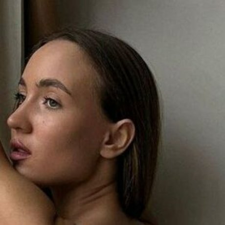 Queenleggings free actress archive