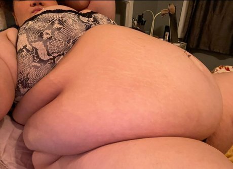 fatbellybabyy xxx pornstar img