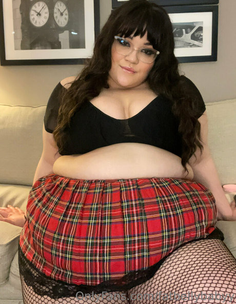 fatbellybabyy model pretty pics