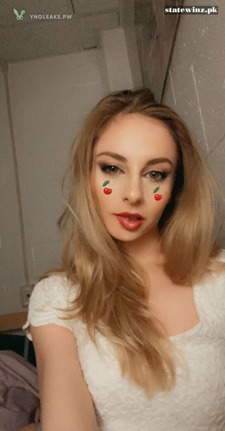 Tarah Kayne pornstar pretty photos