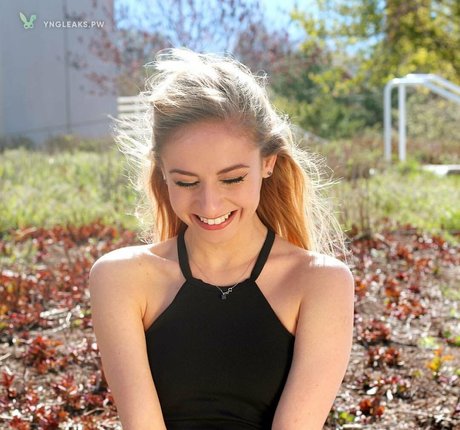 Tarah Kayne sexy pornstar image