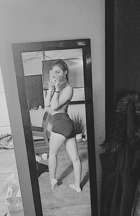 Kaelyn Myers pretty pornstar gallery