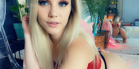 luvlexi erotic model archive