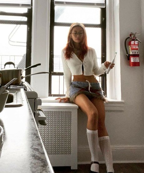 hollyliangg adult star photo