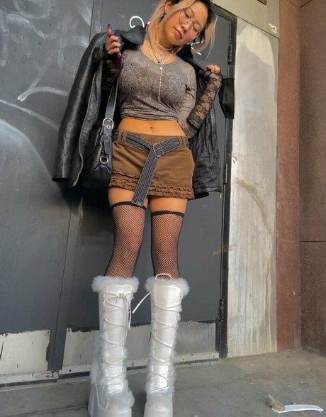 hollyliangg star naked photo