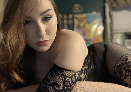 rottenbxby beautiful model image